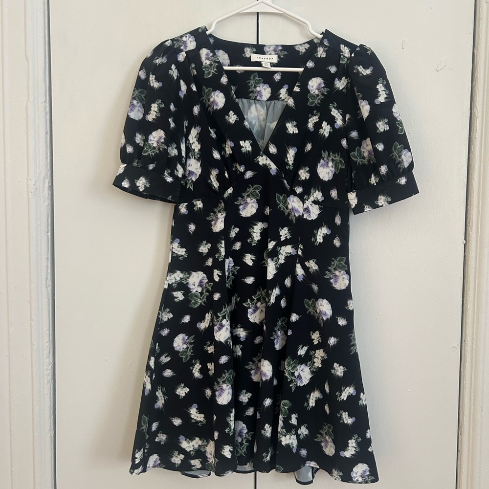 NEW Topshop at ASOS Bella V-Neck Floral Mini Dress in Blurred Floral Print